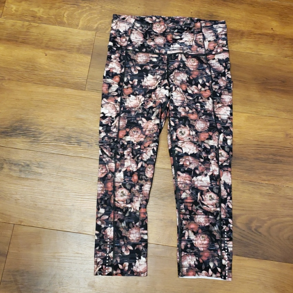 Size 6 fast and free crop 19" EUC